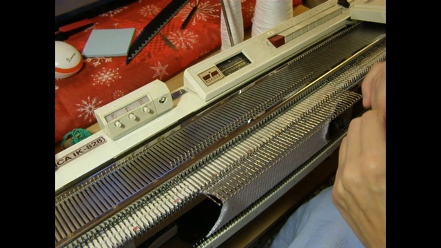 Как открывать язычки игл смотреть онлайн