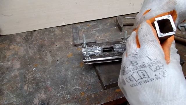 Как сделать усиленную металлическую направляющую для мощного дверного засова своими руками смотреть онлайн