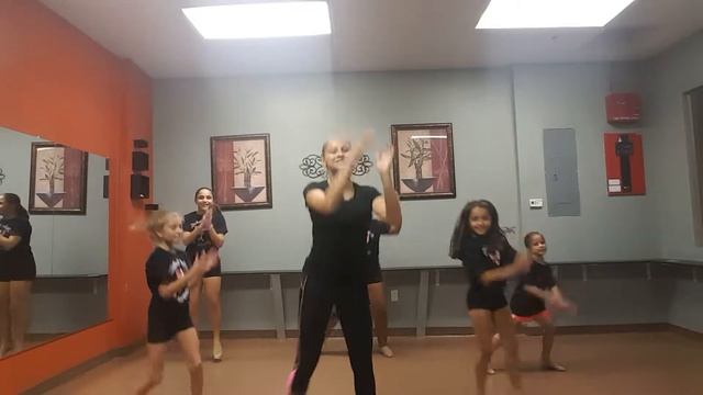 Freaks Like Me Flash Mob/Finale Dance смотреть онлайн