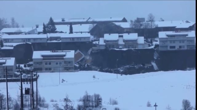 MASSIVE Sink Hole Norway DISASTER Swallows Homes смотреть онлайн
