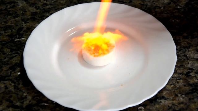 Салат из рукколы с карамелизированным козьим сыром и креветками смотреть онлайн