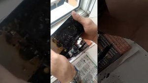 Телефон загорелся на зарядке.