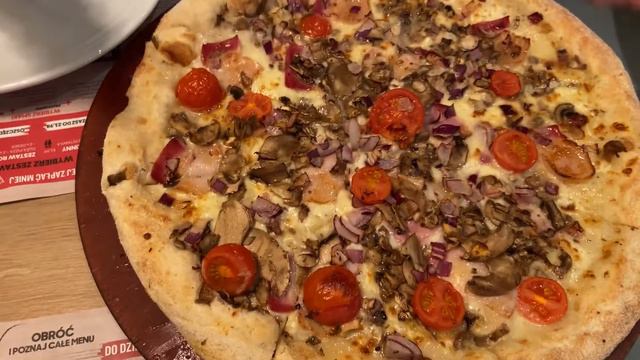 АЛИСА Ищет Себе Куртку 🤣 ГДЕ ПОЕСТЬ КЛУБНИЧНУЮ ПИЦЦУ? 🍕 🍓 #Smyk #vlog #funny #family #Guminoshka смотреть онлайн