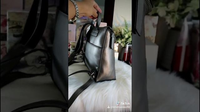 DKNY BACKPACK смотреть онлайн