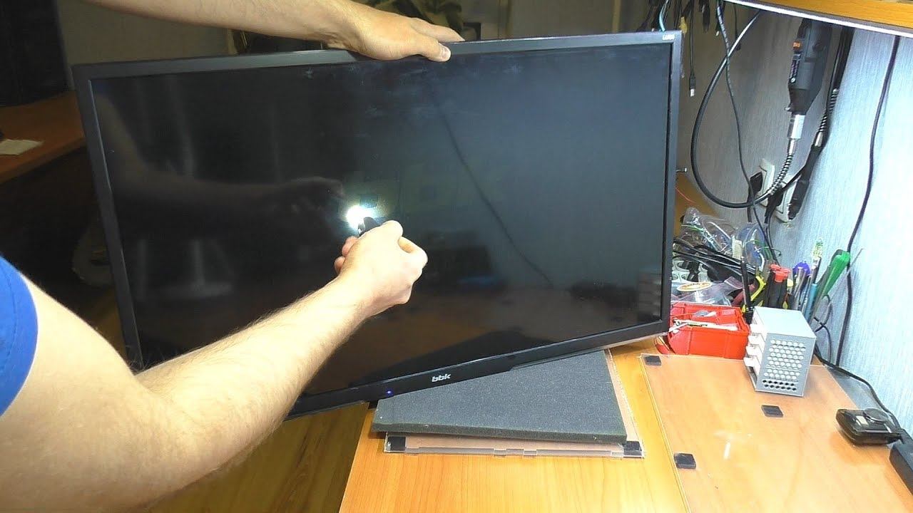 Тёмное изображение / Нет подсветки на телевизоре BBK 32LEM-3081/T2C (РЕМОНТ) смотреть онлайн