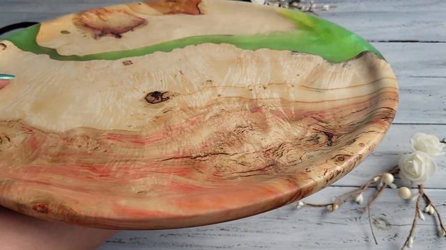 Большое блюдо из капового клена и полимерной смолы смотреть онлайн