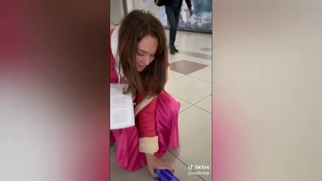 Алиса, что должен делать мужчина по дому? Приколы из TikTok смотреть онлайн