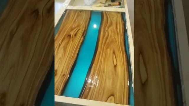 Первый (тестовый) залитый эпоксидной смолой стол смотреть онлайн
