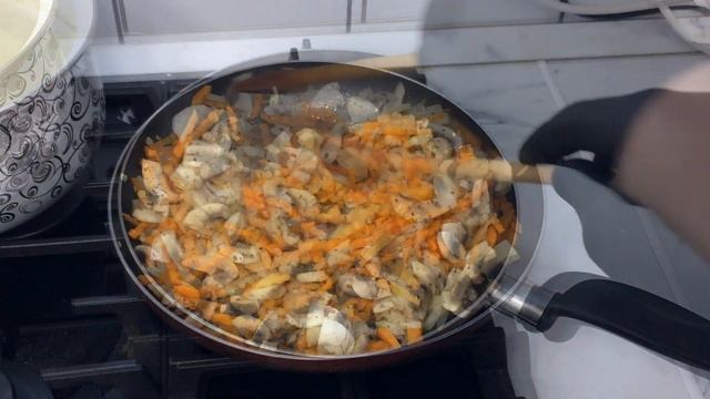 Нереально вкусный суп Жульен / Необычный Жульен / Сырный суп с грибами смотреть онлайн