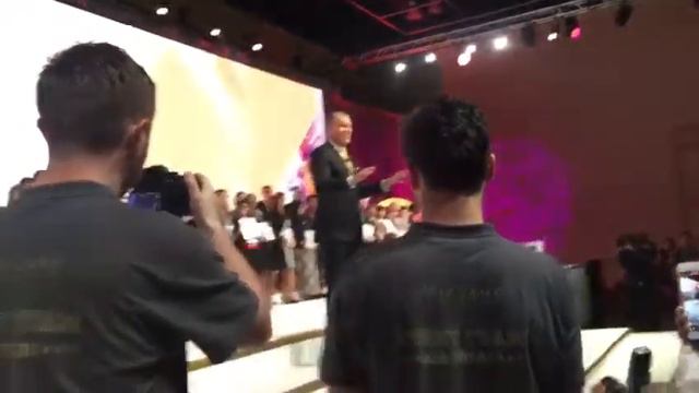 Поздравление на сцене ..от компании Орифлэйм смотреть онлайн