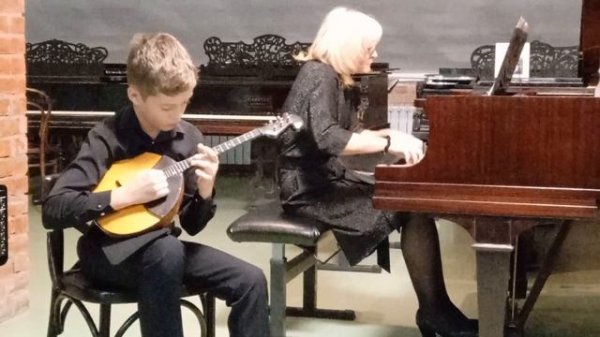 Виртуозная игра на Домре