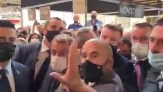 ⚡⚡⚡ШОК😵В ПРЕЗИДЕНТА ФРАНЦИИ МАКРОНА ЗАПУСТИЛИ ЯЙЦО🤪