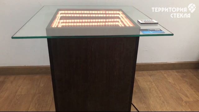 Стеклянный стол: Бесконечный световой тоннель смотреть онлайн