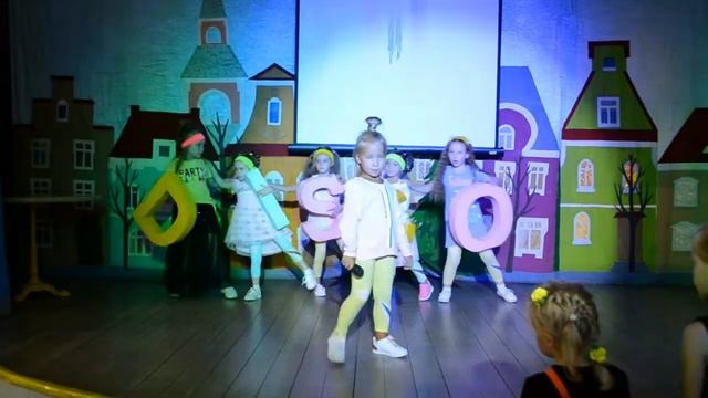 КИДБУРГ Город Профессий Группировка PR Kids с Номером DISCO смотреть онлайн