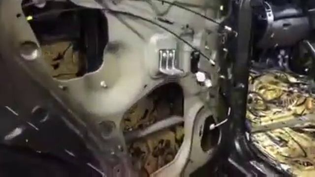 Первый этап инсталляции, разобрал салон Митсубиси Паджеро Спорт, клею виброизоляцию смотреть онлайн