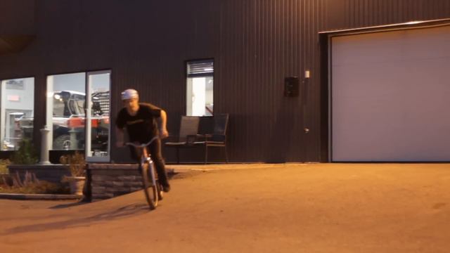 Welcome To ILL Bike Jérémy Belzile | Par Simon St-pierre смотреть онлайн