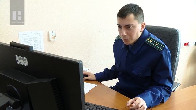 В одной из школ Тамбова родителям первоклассников «рекомендуют»покупать за свой счёт рабочие тетрад смотреть онлайн
