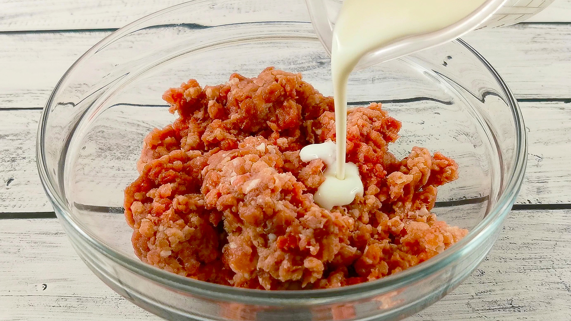 Нежные и сочные котлеты из фарша и кефира. Мясо просто тает во рту смотреть онлайн