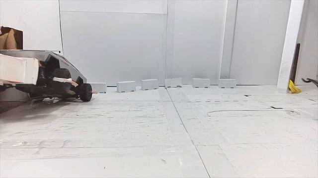 Краш тест Mercedes 190e разбил машину из пластилина, полное уничтожение смотреть онлайн