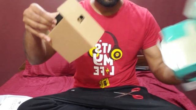 Unboxing Logitech C505 HD Webcam - 720p HD External USB Camera with Long-Range Microphone смотреть онлайн