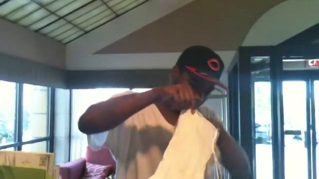 Albino burmese python arriving (unboxing) ! 6-25-2010 part (2) смотреть онлайн