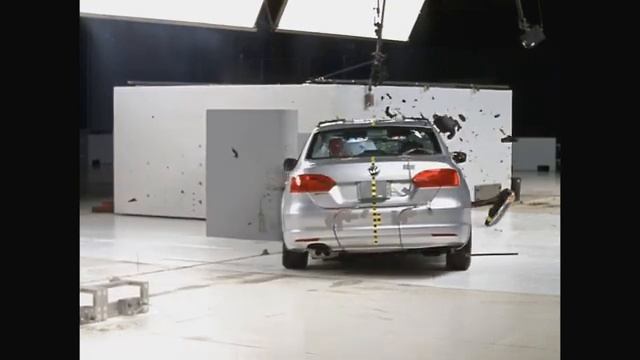 Volkswagen Jetta crash test small смотреть онлайн