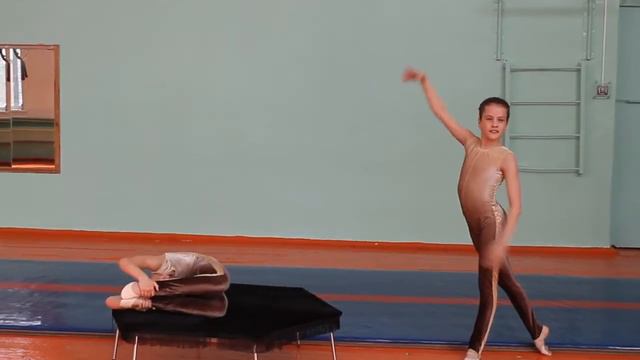 пластический этюд. Алёна Козлитина и Вероника Вовк. смотреть онлайн