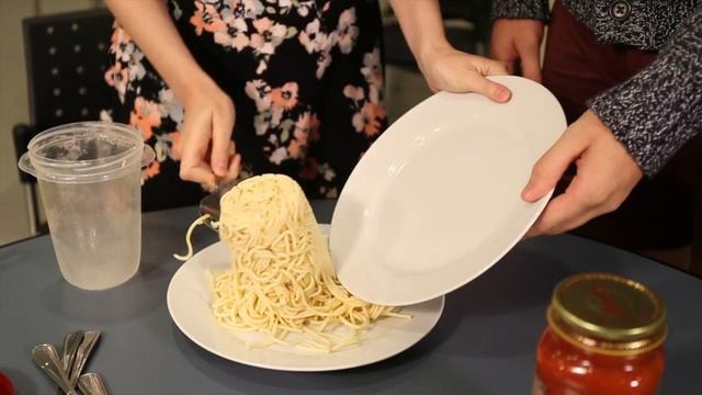 Before the Internet: The proper way to eat spaghetti смотреть онлайн