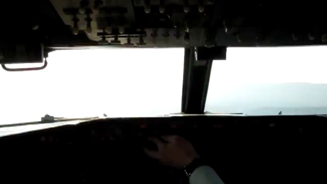 B737 Visual Approach At UIAA