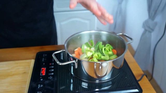 Потрясающий ОВОЩНОЙ БУЛЬОН. Как приготовить суп овощной. Как приготовить бульон. Основа для соусов. смотреть онлайн