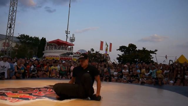 Red Bull BC One Cypher Ukraine 2013 | 2 камера | Plastilin vs Kolobok смотреть онлайн
