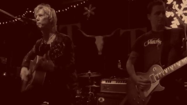 Mike McCready & Duff McKagan - You Cant Put Your Arms Around A Memory - 12/27/11 смотреть онлайн