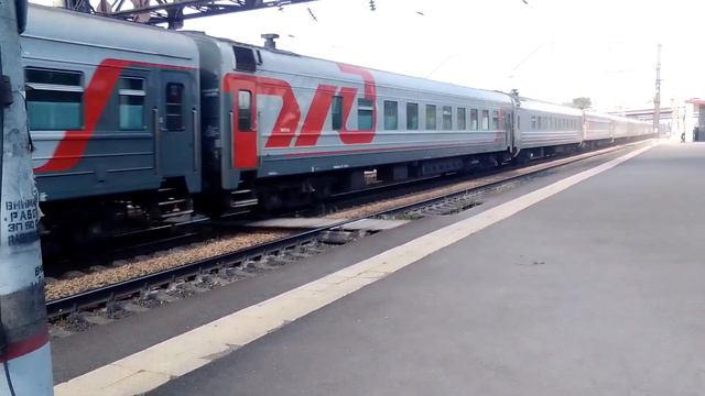 Электровоз ЭП1-030 с пассажирским поездом №159И сообщ. Иркутск - Москва проезжает о.п. Шинный завод смотреть онлайн