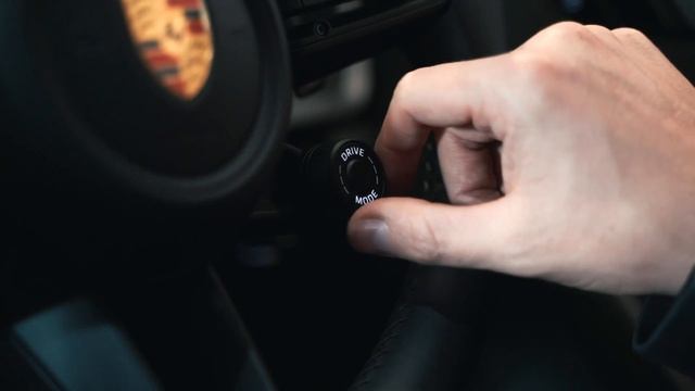 Porsche 911 992 Carrera S Miami Blue. Car Review Porsche Centre Newcastle смотреть онлайн