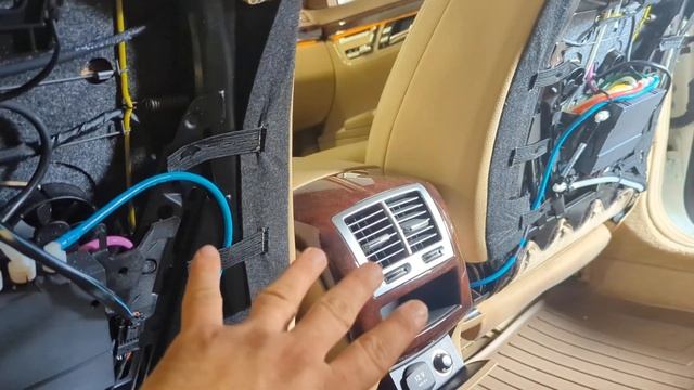 Mercedes Benz Rear Headrest Release Button Not Working смотреть онлайн