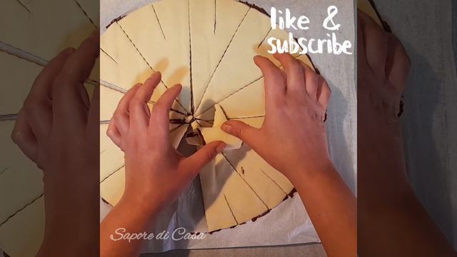 CORNETTI alla NUTELLA in 5 MINUTI ! Ricetta Facile con 3 Ingredienti ! смотреть онлайн