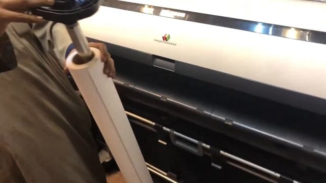 Changing Paper Roll for plotter Canon iPF750 смотреть онлайн