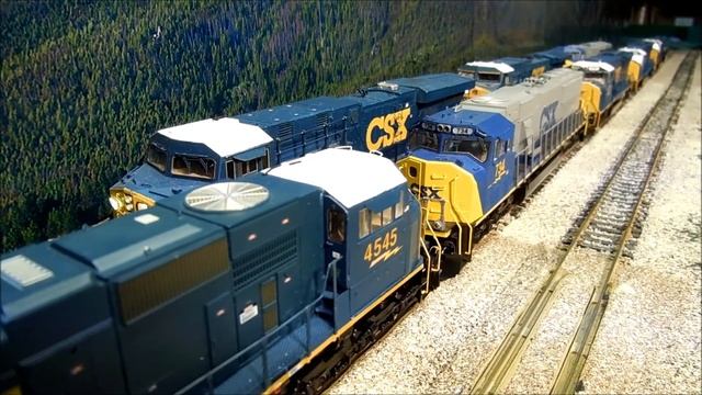 Unusually long locomotive consist of CSX SD70MAC, SD70M, SD80MAC, ES44DC - HO Scale смотреть онлайн