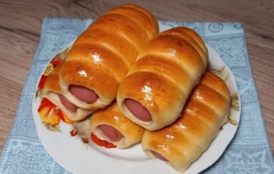 Сосиски в тесте в духовке - воздушное тесто без молока, масла и яиц смотреть онлайн