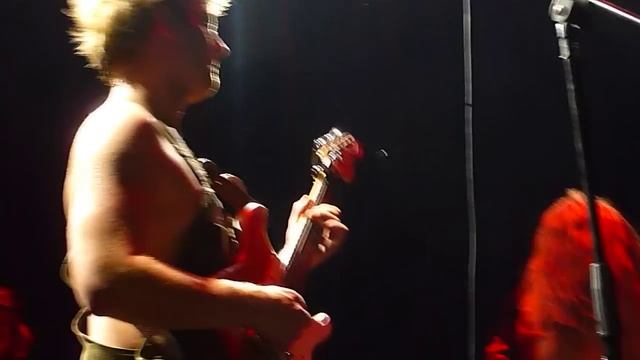 Mac DeMarco - Uruguay 16/11/15 - Enter Sandman (Metallica cover) смотреть онлайн