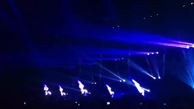 Mylène Farmer - Dance des Robots (Bruxelles 16-11-2013) смотреть онлайн