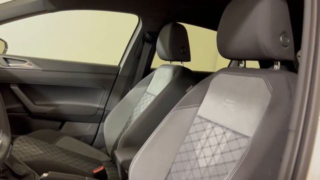 Volkswagen Nuova Polo 1 0 TSI DSG R Line Pure White 049649 смотреть онлайн