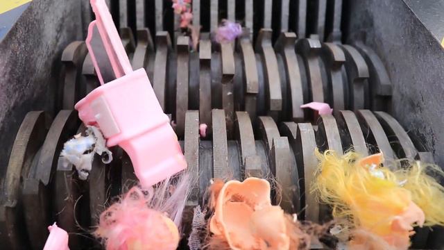 shredder VS Shredding barbie doll Amazing video#30 curious baby смотреть онлайн