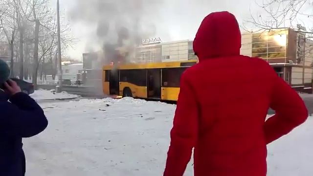 В Перми сгорел пассажирский автобус, 20.11.2016 смотреть онлайн