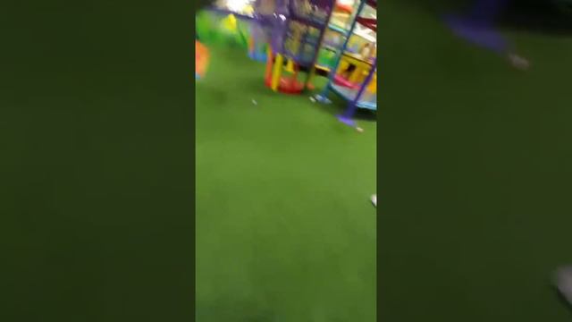 НАКОНЕЦТО!!! День рождения Даши и Сони в развлекательном центре. смотреть онлайн