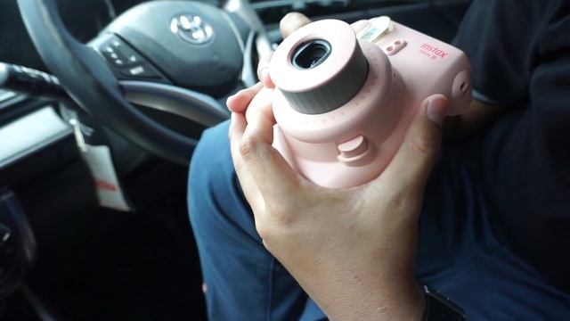CARA MENGGUNAKAN KAMERA FUJIFILM INSTAX MINI 8 - KAMERA INSTAN TINGGAL PENCET LANGSUNG KELUAR FOTO смотреть онлайн
