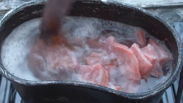 Гречка с помидорами черри и колбасой в походе. Готовим на природе. смотреть онлайн