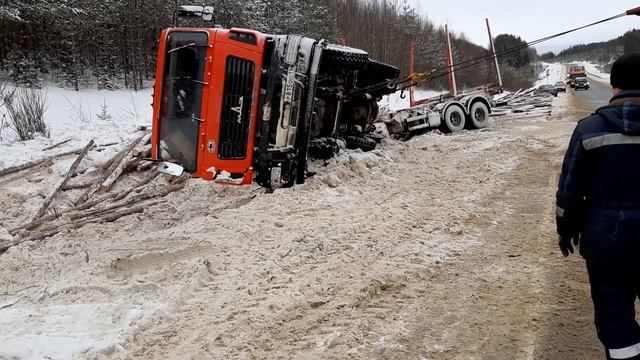 Уронили гружёный МАЗ _ ДТП на ровном месте. смотреть онлайн
