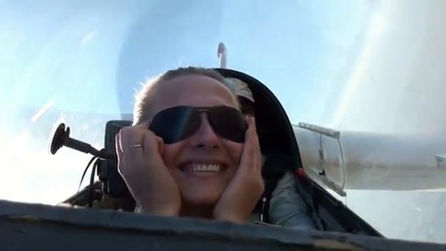 Полет на планере смотреть онлайн