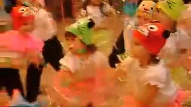 Танец Мишек Гамми!Утренник в дет.садуN 36 г.Самара. смотреть онлайн